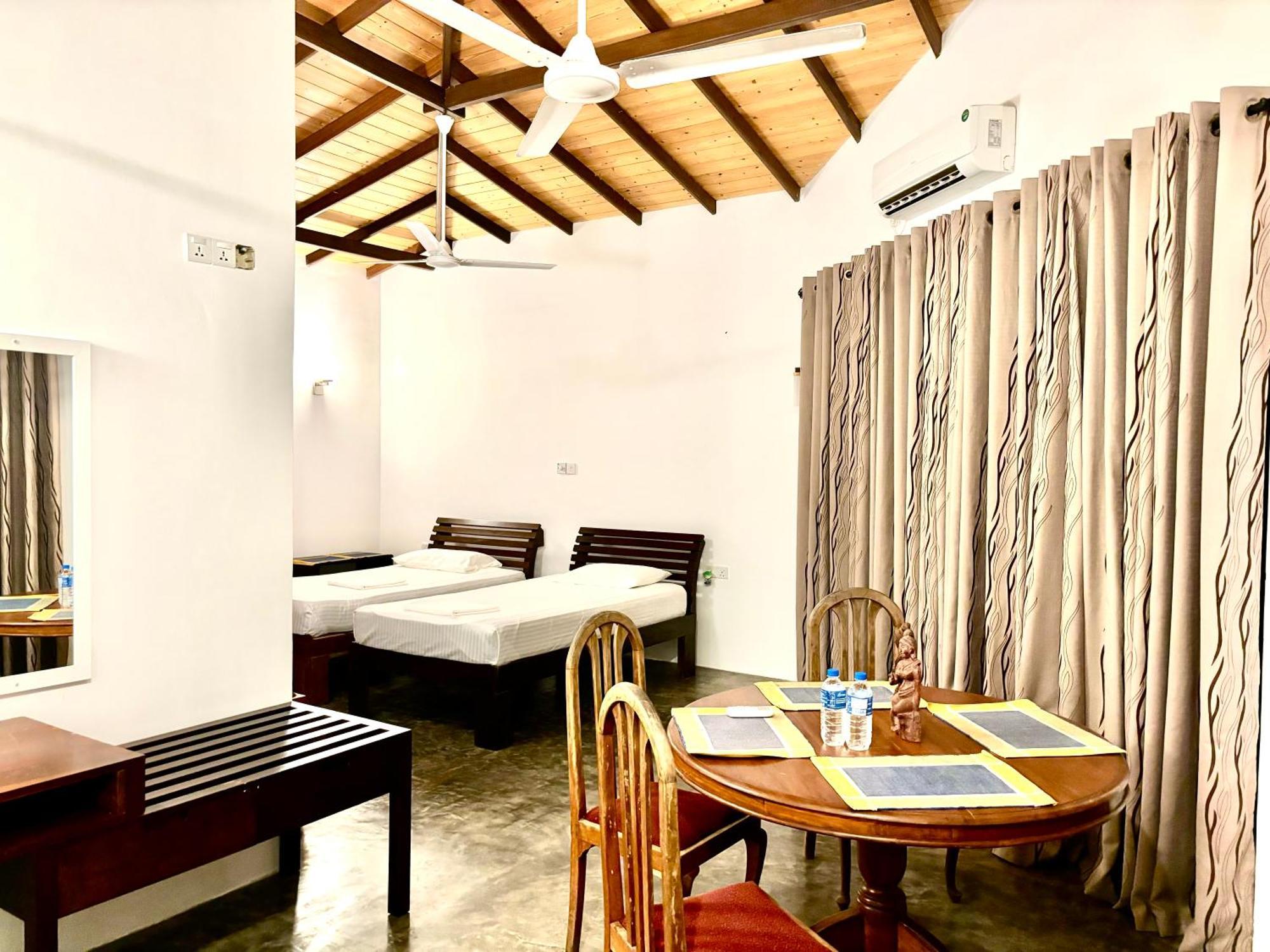 Hotel Blue Fox Hikkaduwa Exteriér fotografie